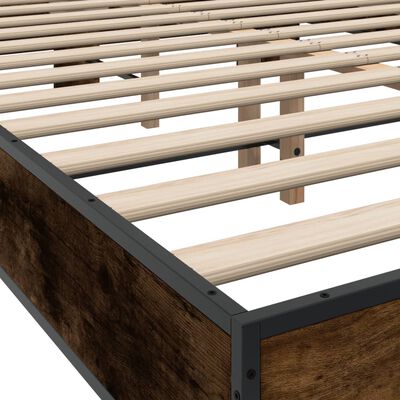 vidaXL Bedframe bewerkt hout metaal gerookt eikenkleurig 140x200 cm