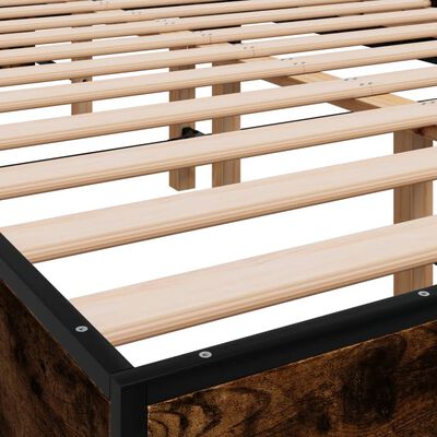 vidaXL Bedframe bewerkt hout metaal gerookt eikenkleurig 140x200 cm